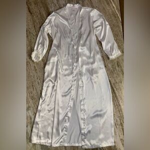 Oscar de la Renta White Satin Robe Lace Trim Cuffs Belted Long Luxury M bridal